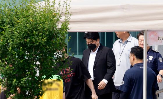 '음주 뺑소니' 김호중, 2년 1개월 만에 가석방 출소