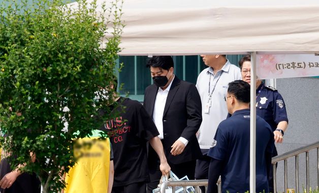 '음주 뺑소니' 김호중, 2년 1개월 만에 가석방 출소