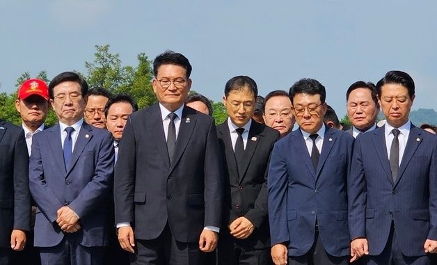 너럭바위 앞 송영길