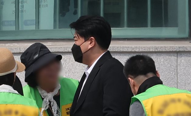 '음주 뺑소니' 김호중 출소