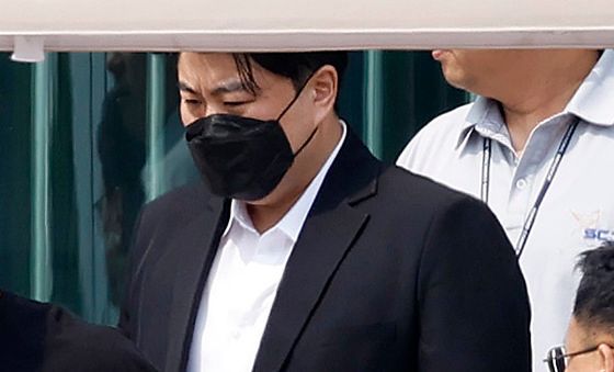 '음주 뺑소니' 김호중, 가석방 출소