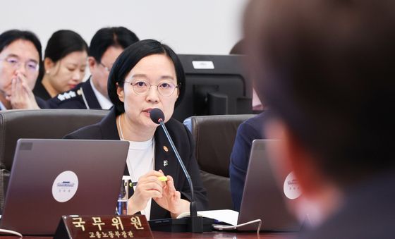 발언하는 한성숙 중소벤처기업부 장관
