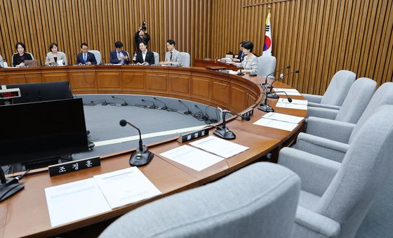 한성숙 인사청문특위, 野 불참 속 심사경과보고서 채택