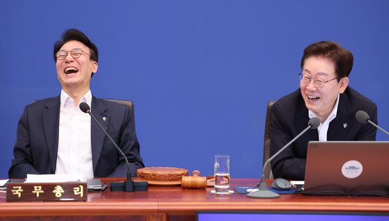 미소 짓는 이재명 대통령과 김민석 총리