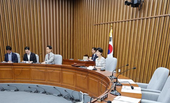 野 불참 속 채택된 한성숙 청문경과보고서
