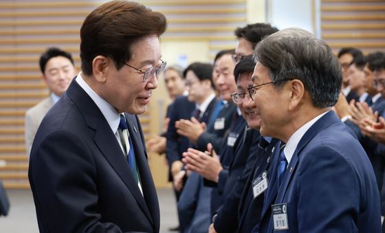 강기정 시장과 인사하는 이재명 대통령