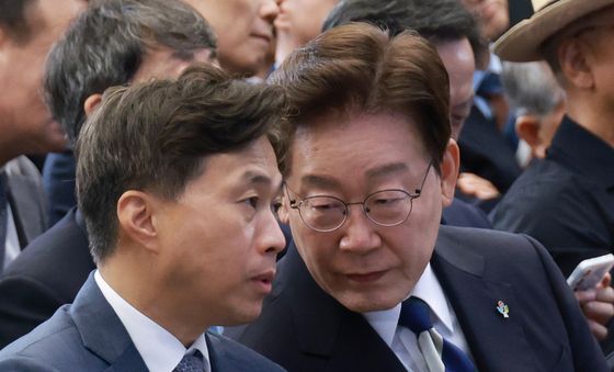 곽노정 SK하이닉스 대표와 대화하는 이재명 대통령