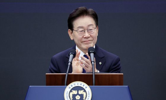 서남권 첨단산업 발전비전 국민보고회 축사하는 이재명 대통령