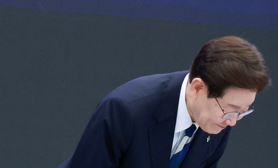 인사하는 이재명 대통령