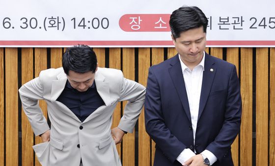 장동혁·우재준 '냉랭'