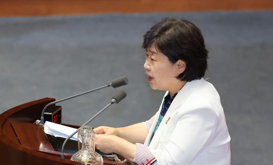 당선 인사하는 서영교 신임 법사위원장
