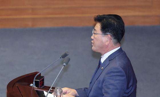 당선 인사하는 김정호 기환노위원장