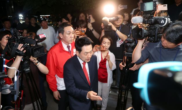 서울시선관위 항의 방문 나선 장동혁 대표