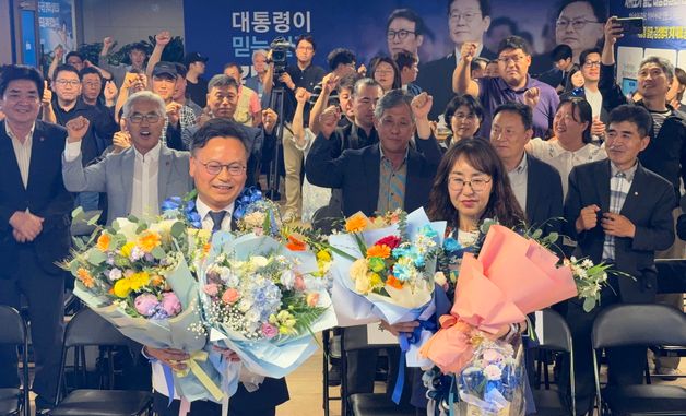 환호하는 김성범 서귀포 국회의원 후보