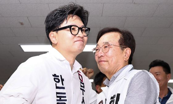 손 맞잡은 한동훈·서병수