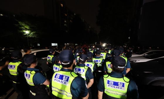 경찰기동대 투입된 송파구 잠실7동 제2투표소