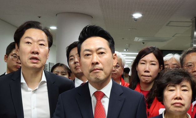 노태악 위원장 면담 기다리는 장동혁 대표