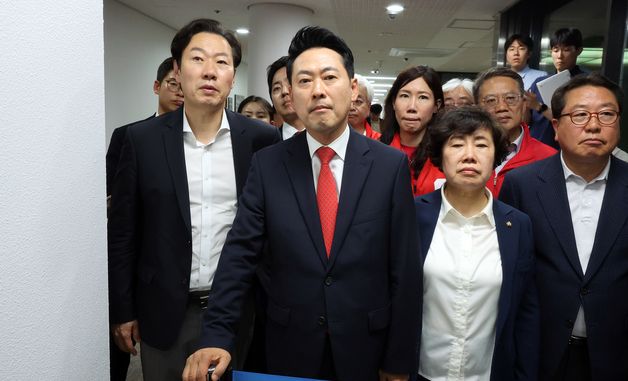 노태악 위원장 면담 기다리는 장동혁 대표