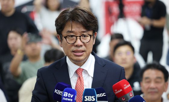 당선 소감 밝히는 유의동 후보