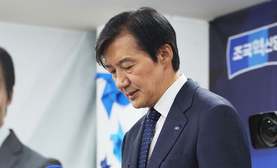 선거 패배 관련 입장 밝히는 조국