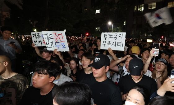 투표용지 부족 사태에 항의