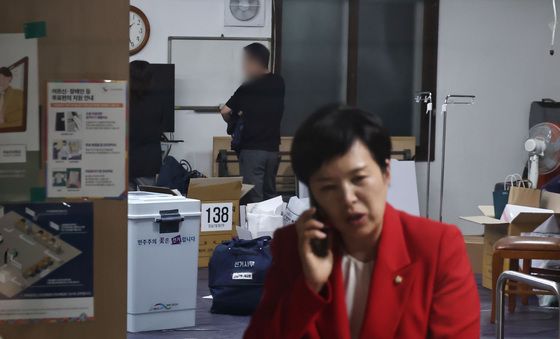 운송 지연되는 투표함