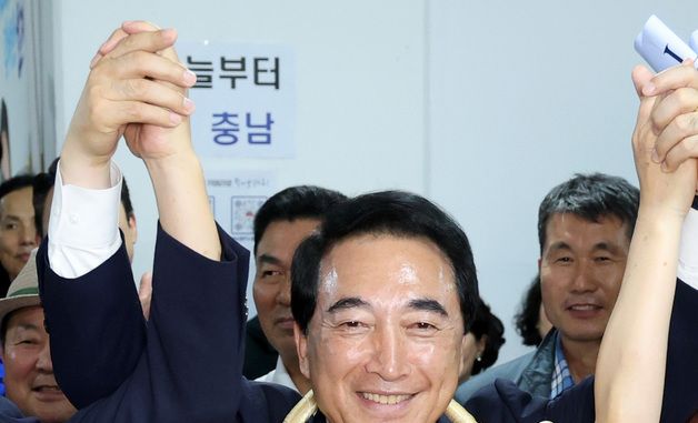 충남도지사 당선돤 박수현 더불어민주당 후보