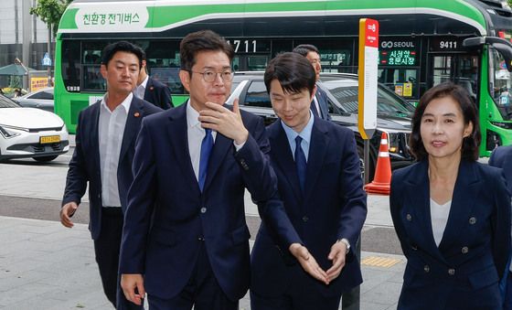 입장 밝히기 위해 선거 사무실 찾은 정원오 후보