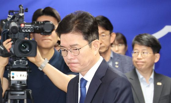 캠프 입장하는 정원오 후보