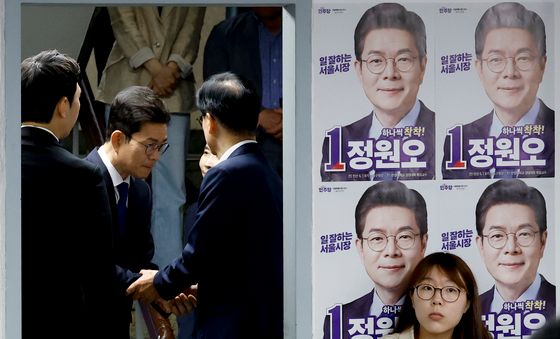 캠프 들어서는 정원오 후보