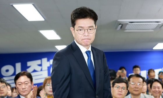 캠프 들어서는 정원오 후보