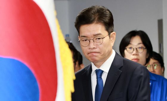 정원오 '어두운 표정'