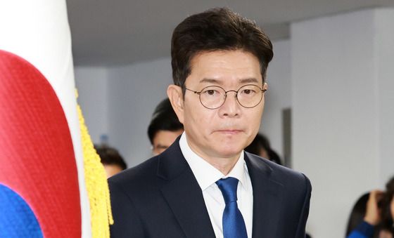 어두운 표정으로 캠프 찾은 정원오