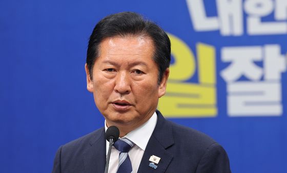 정청래 대표 "국민 현명한 선택…다만 서울 탈환하지 못해 아파"