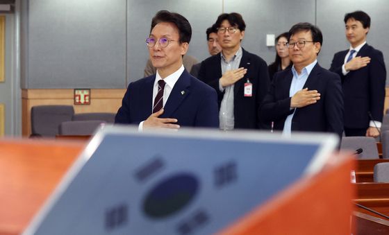 김민석 총리 국기에 대한 경례