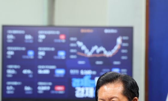 지선 결과 관련 기자회견하는 정청래 대표