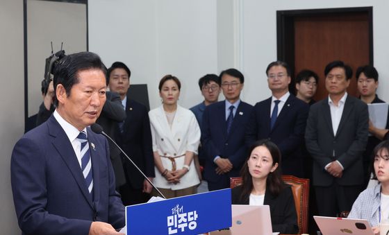 모두발언하는 정청래 더불어민주당 대표