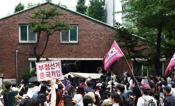 입구 봉쇄된 잠실7동 투표소