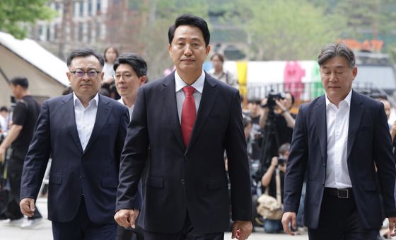시청 방문한 '5선 서울시장' 오세훈 당선인