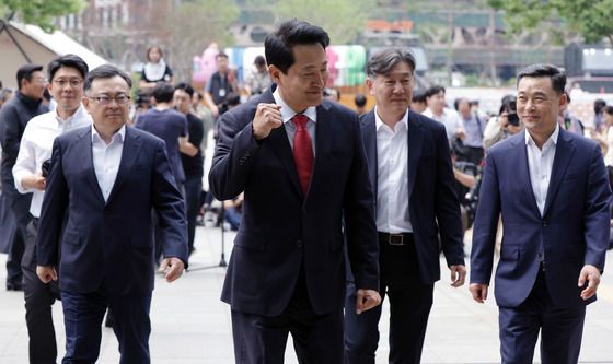 시청 방문한 '5선 서울시장' 오세훈