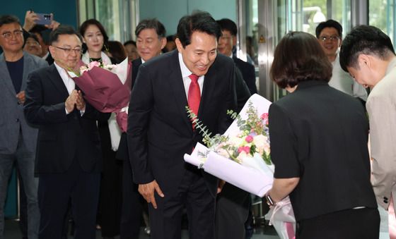 '당선을 축하드립니다'