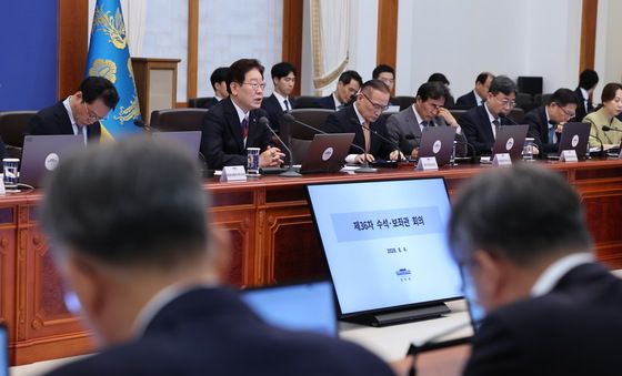 李 대통령 '수석보좌관회의'