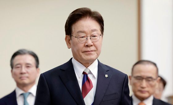 수석보좌관회의 참석하는 이재명 대통령