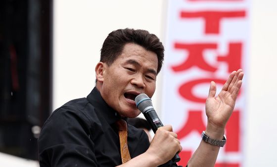 투표용지 부족 사태 규탄 발언하는 전한길