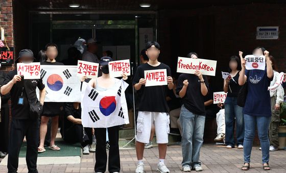 2천표 묶인 잠실 투표소 앞 격해지는 갈등