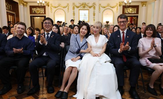 기념촬영 하는 김혜경 여사