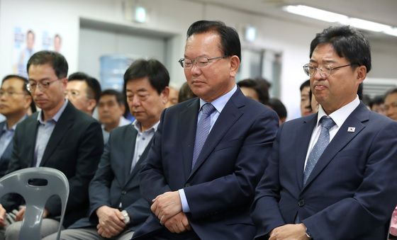 생각에 잠긴 김부겸