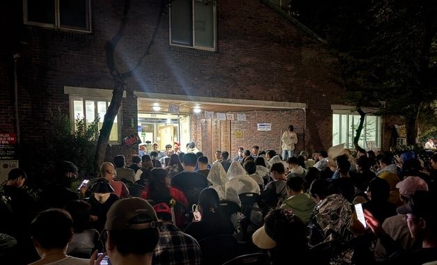 26시간째 계속되는 투표소 봉쇄