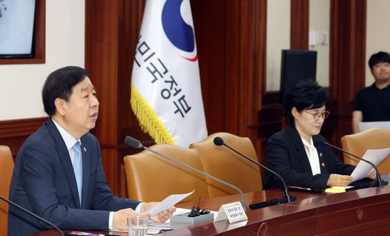 경제관계장관회의 주재하는 구윤철 부총리