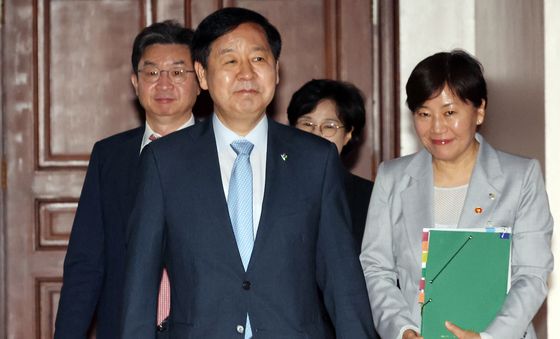 비상경제본부회의 참석하는 구윤철 부총리
